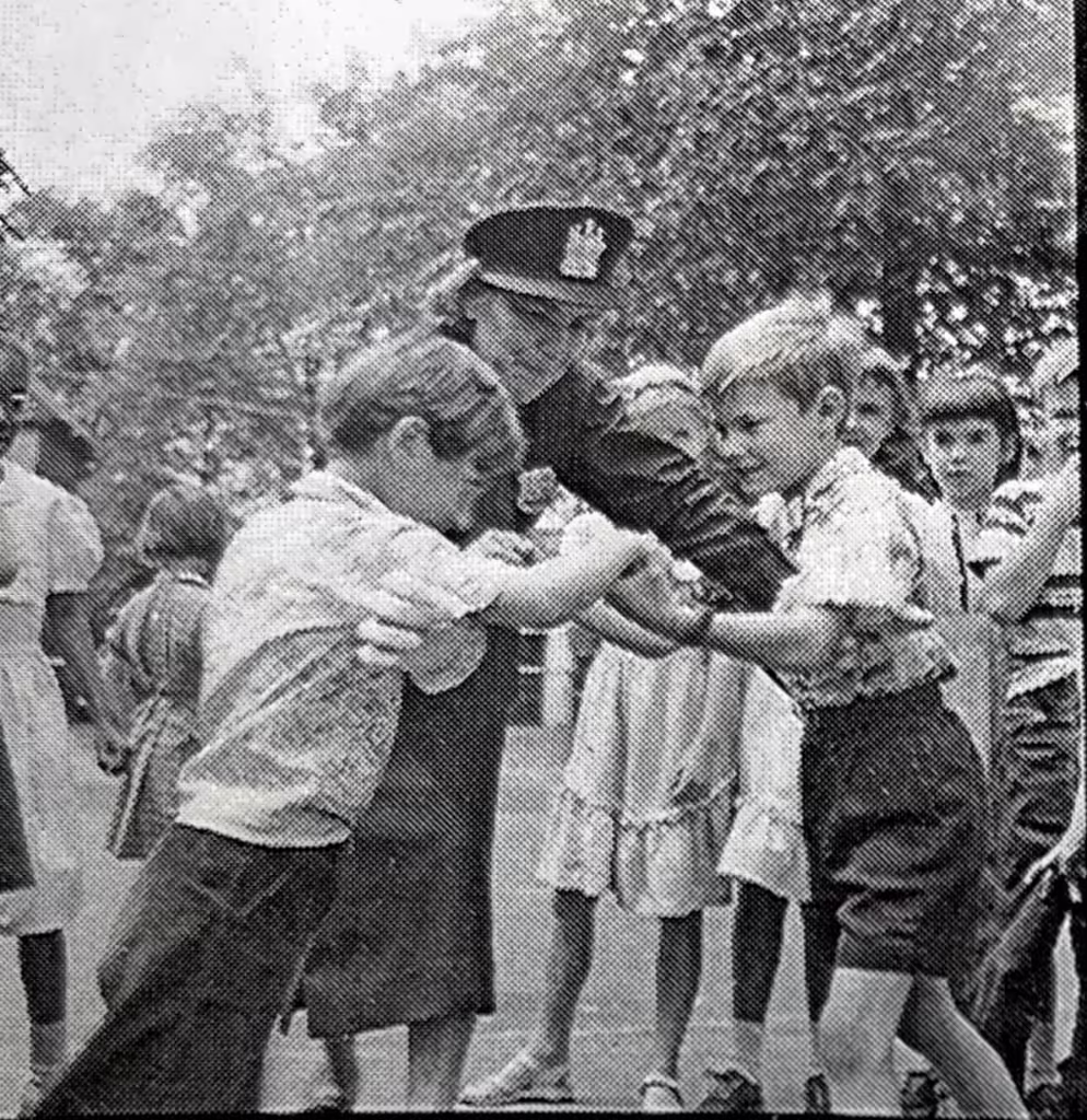 Photo697580711700_inner_29-92-325-96-29-401-325-397